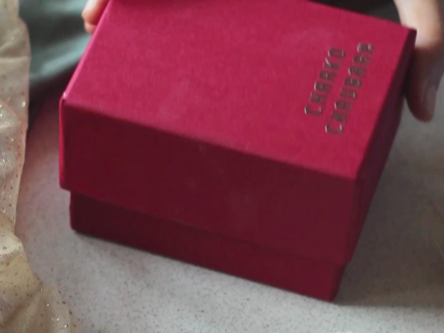 Load video: CUSTOMISED GIFT BOX